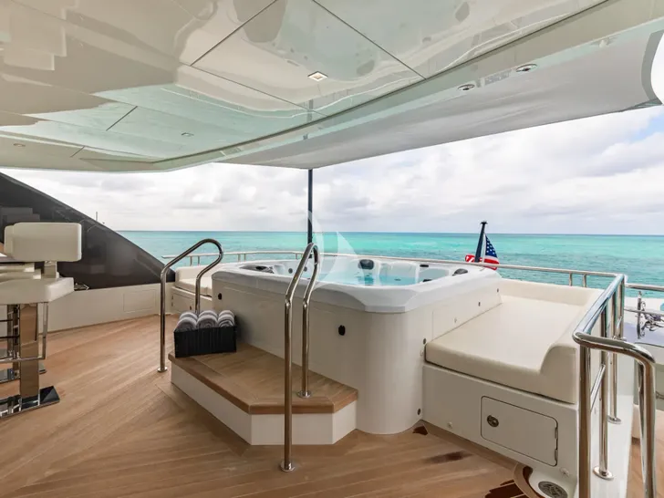 BOA VIDA Ocean Alexander 35R - jacuzzi BOA VIDA Ocean Alexander 35R - jacuzzi