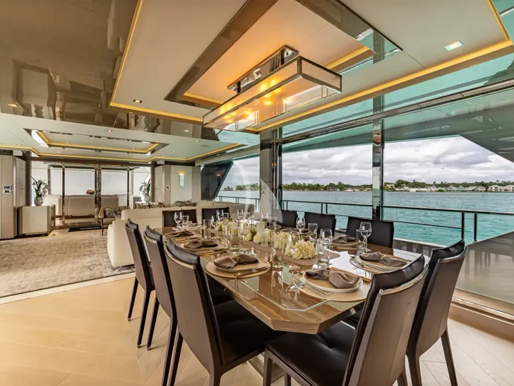 BOA VIDA Ocean Alexander 35R - main dining area BOA VIDA Ocean Alexander 35R - main dining area