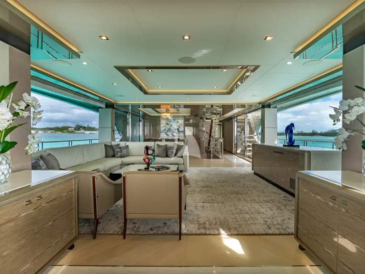 BOA VIDA Ocean Alexander 35R - main saloon BOA VIDA Ocean Alexander 35R - main saloon