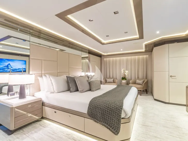 BOA VIDA Ocean Alexander 35R - master cabin fully lit BOA VIDA Ocean Alexander 35R - master cabin fully lit