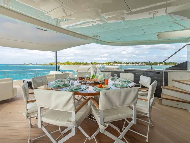 BOA VIDA Ocean Alexander 35R - sky deck aft alfresco dining area BOA VIDA Ocean Alexander 35R - sky deck aft alfresco dining area