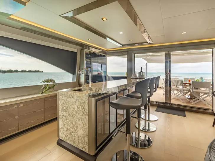 BOA VIDA Ocean Alexander 35R - sky lounge bar BOA VIDA Ocean Alexander 35R - sky lounge bar