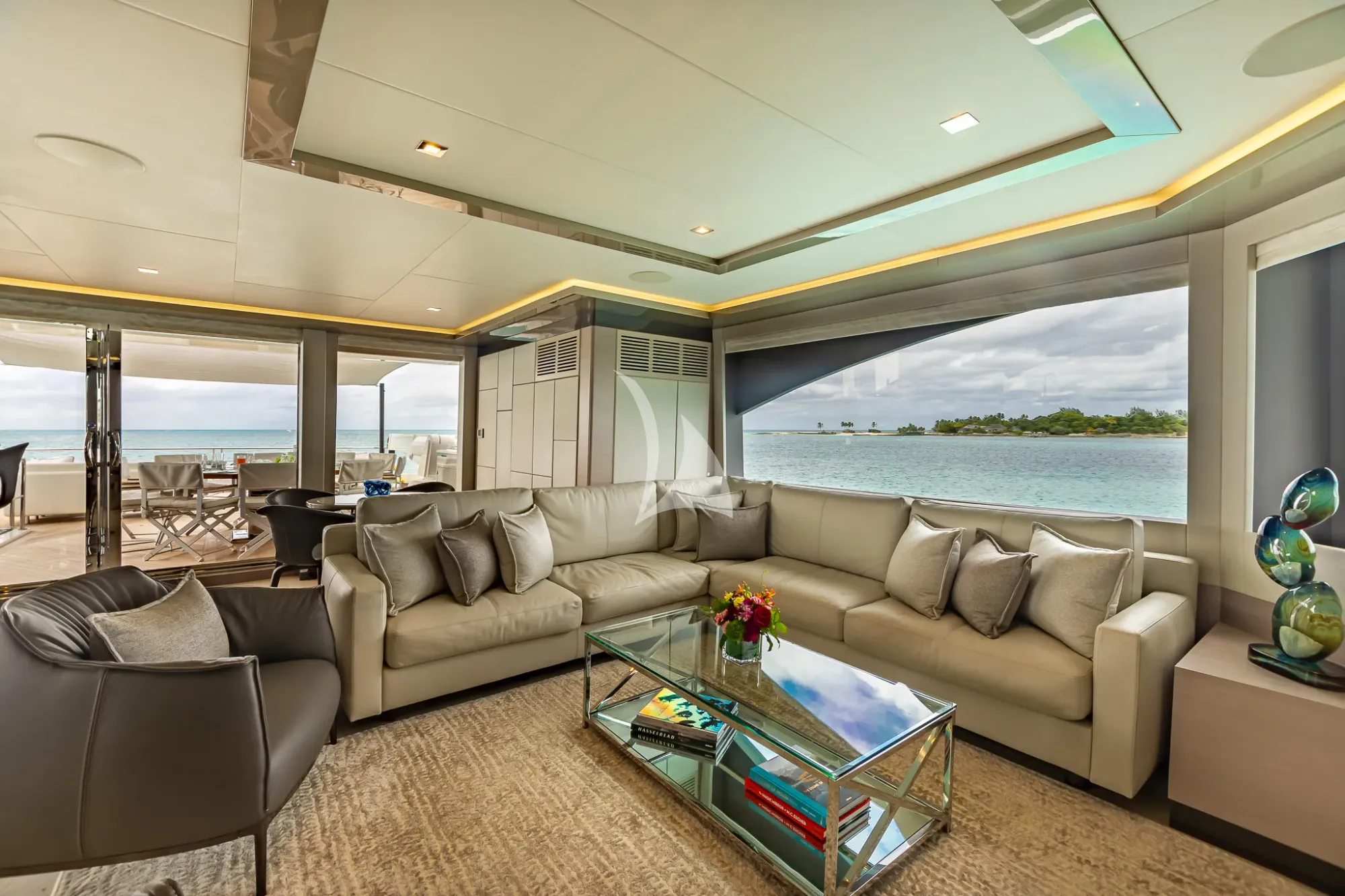BOA VIDA Ocean Alexander 35R - sky lounge