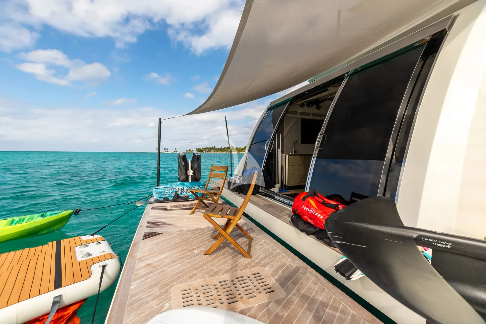 BOA VIDA Ocean Alexander 35R - swim platform and beach house