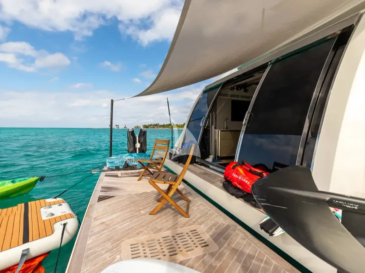 BOA VIDA Ocean Alexander 35R - swim platform and beach house BOA VIDA Ocean Alexander 35R - swim platform and beach house