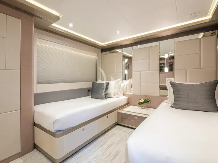 BOA VIDA Ocean Alexander 35R - twin cabin 1 BOA VIDA Ocean Alexander 35R - twin cabin 1
