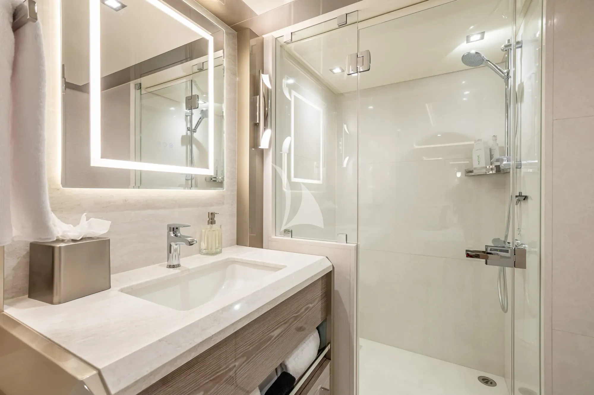 BOA VIDA Ocean Alexander 35R - twin cabin 2 bathroom