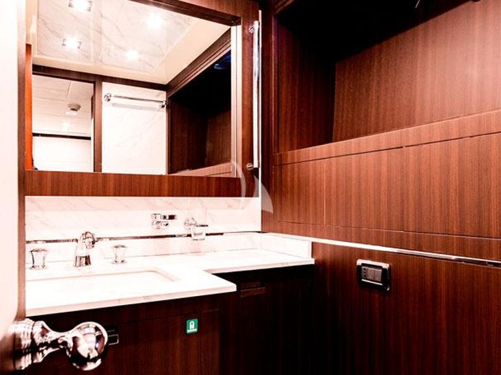 BOBY Mangusta 80 - double cabin bathroom BOBY Mangusta 80 - double cabin bathroom