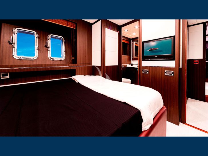BOBY Mangusta 80 double cabin bed with TV