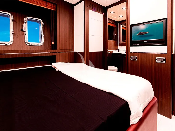 BOBY Mangusta 80 - double cabin bed with TV BOBY Mangusta 80 - double cabin bed with TV