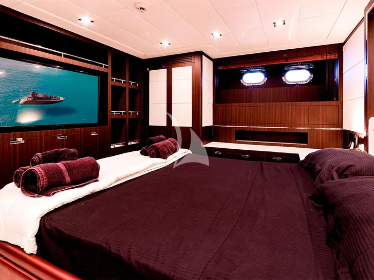 BOBY Mangusta 80 - master cabin bed with TV BOBY Mangusta 80 - master cabin bed with TV