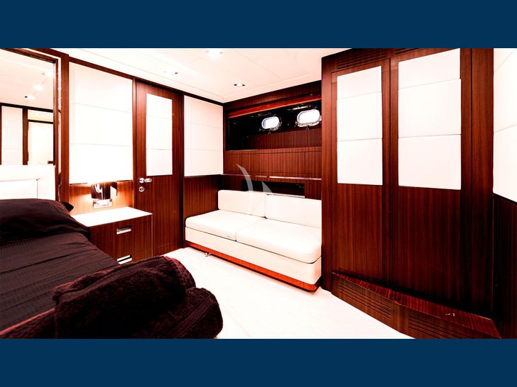 BOBY Mangusta 80 master cabin seating area
