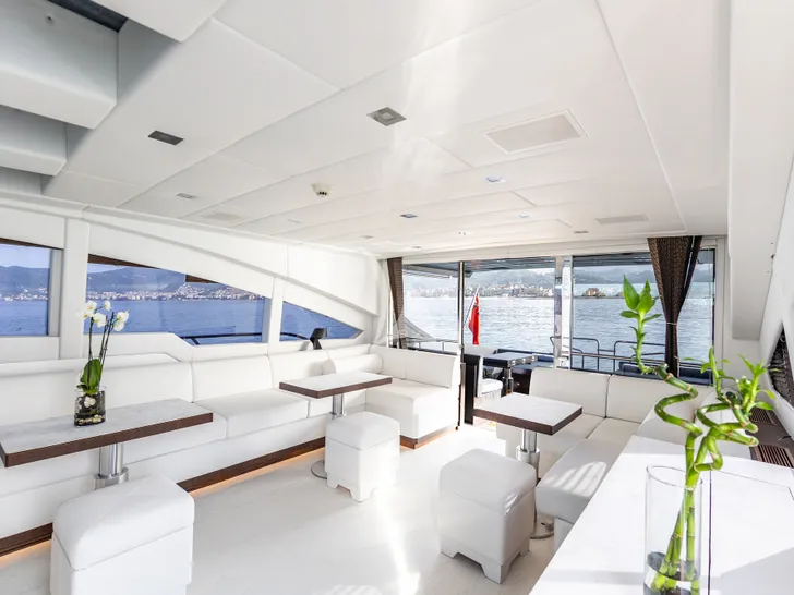 BOBY Mangusta 80 - saloon seating BOBY Mangusta 80 - saloon seating