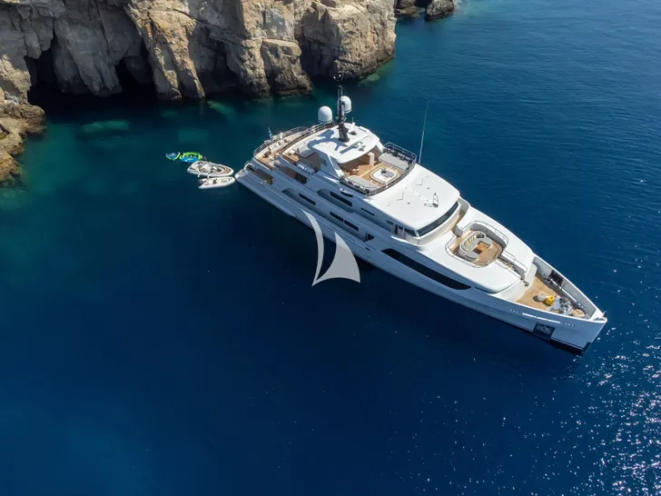 BOJI Codecasa 43 anchored with water toys BOJI Codecasa 43 anchored with water toys