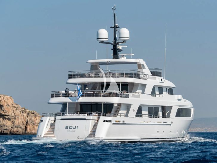 BOJI Codecasa 43 cruising aft view BOJI Codecasa 43 cruising aft view