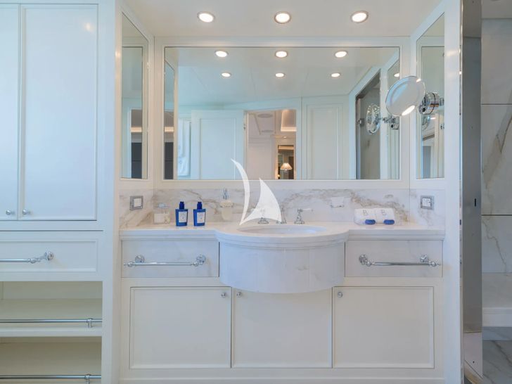 BOJI Codecasa 43 master cabin bathroom BOJI Codecasa 43 master cabin bathroom