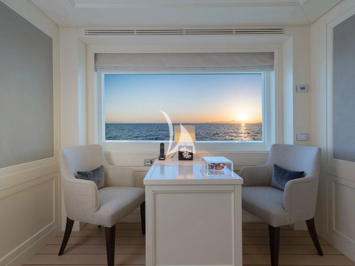 BOJI Codecasa 43 master cabin office BOJI Codecasa 43 master cabin office