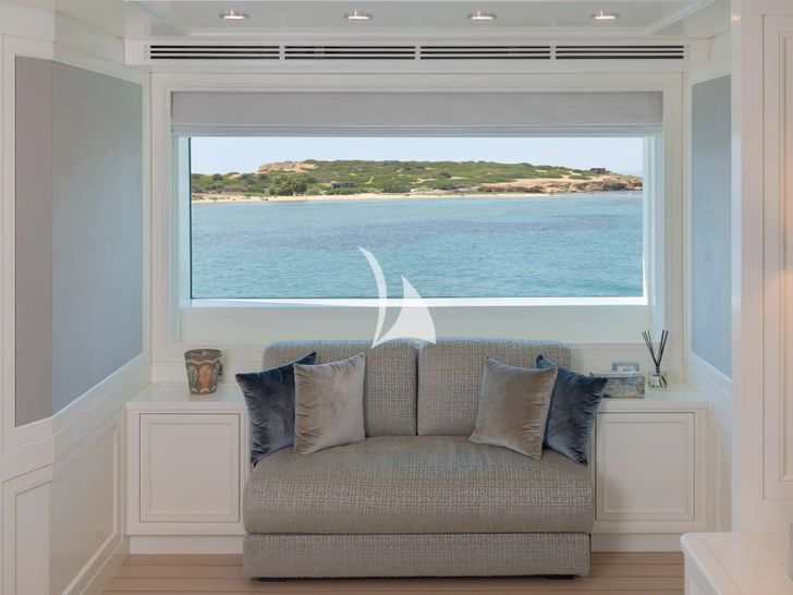 BOJI Codecasa 43 master cabin seating BOJI Codecasa 43 master cabin seating