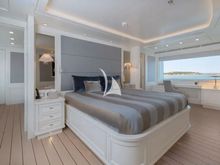 BOJI Codecasa 43 master cabin BOJI Codecasa 43 master cabin