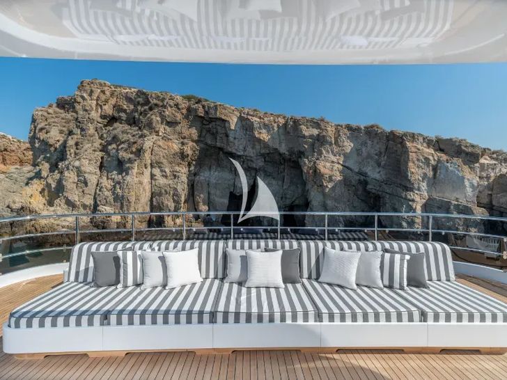 BOJI Codecasa 43 flybridge sun beds BOJI Codecasa 43 flybridge sun beds