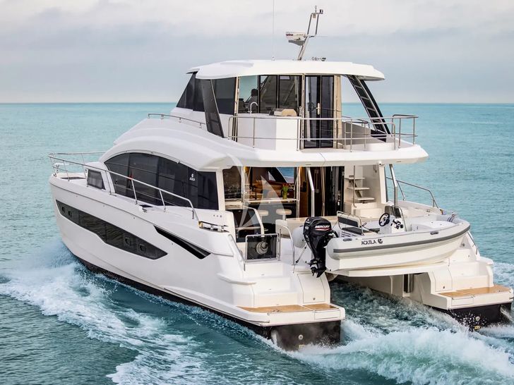 BOLUBO II Aquila 54 Power Catamaran - aft view BOLUBO II Aquila 54 Power Catamaran - aft view