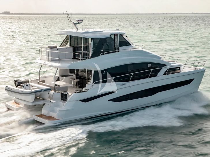 BOLUBO II Aquila 54 Power Catamaran - cruising aft view BOLUBO II Aquila 54 Power Catamaran - cruising aft view