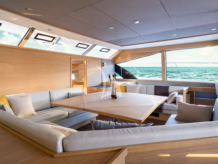 BOLUBO II Aquila 54 Power Catamaran - saloon seating area BOLUBO II Aquila 54 Power Catamaran - saloon seating area