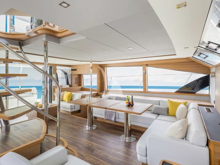 BOLUBO II Aquila 54 Power Catamaran - saloon BOLUBO II Aquila 54 Power Catamaran - saloon