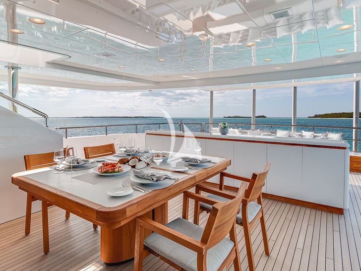 BON VIVANT 50m Codecasa Aft Deck Table BON VIVANT 50m Codecasa Aft Deck Table