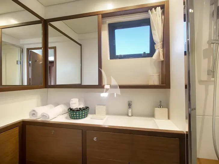 BOOM Lagoon 560 S2 - cabin 2 bathroom BOOM Lagoon 560 S2 - cabin 2 bathroom