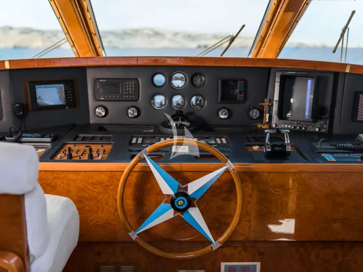 BORA BORA Admiral 27 - cockpit BORA BORA Admiral 27 - cockpit