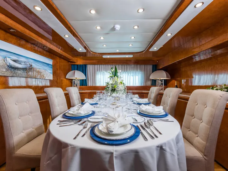 BORA BORA Admiral 27 - main dining area BORA BORA Admiral 27 - main dining area