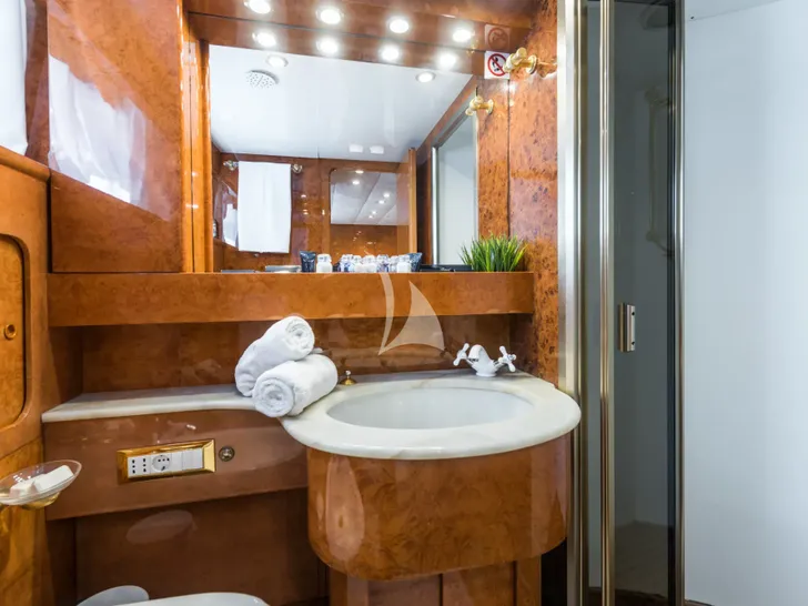 BORA BORA Admiral 27 - master cabin bathroom BORA BORA Admiral 27 - master cabin bathroom