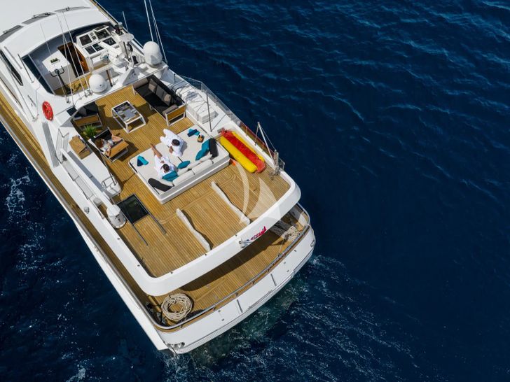 BORA BORA Admiral 27 - top aft shot BORA BORA Admiral 27 - top aft shot