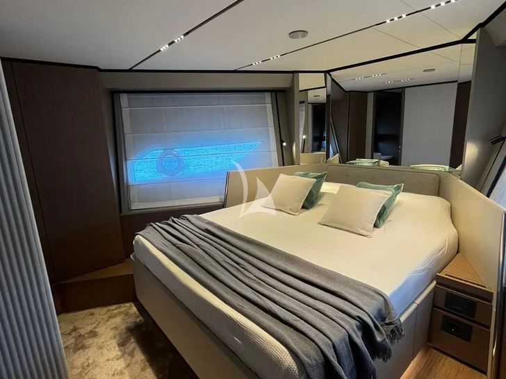 BREEZE Ferretti 720 - VIP cabin BREEZE Ferretti 720 - VIP cabin