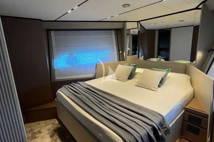 Charter Yacht BREEZE - Ferretti 720 - 4 Cabins - St Tropez - Cannes - Nice - Monaco - Antibes - French Riviera