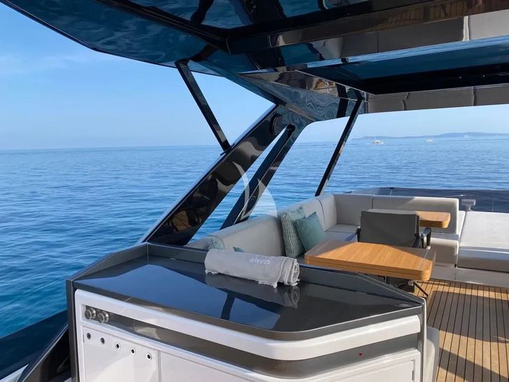 BREEZE Ferretti 720 - flybridge kitchenette BREEZE Ferretti 720 - flybridge kitchenette