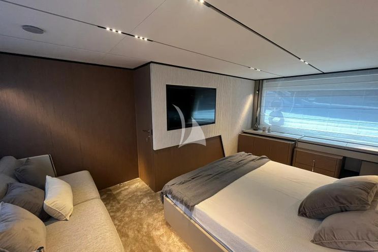 Charter Yacht BREEZE - Ferretti 720 - 4 Cabins - St Tropez - Cannes - Nice - Monaco - Antibes - French Riviera