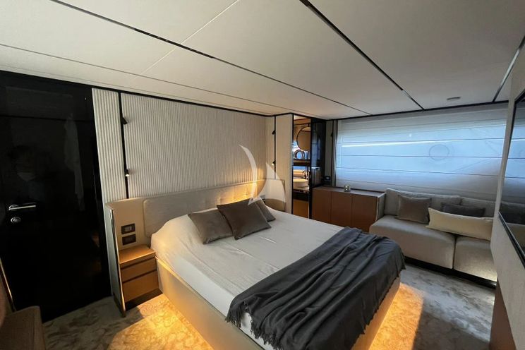 Charter Yacht BREEZE - Ferretti 720 - 4 Cabins - St Tropez - Cannes - Nice - Monaco - Antibes - French Riviera