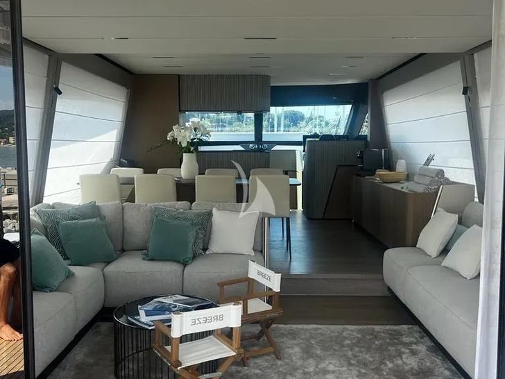 BREEZE Ferretti 720 - saloon and dining area BREEZE Ferretti 720 - saloon and dining area
