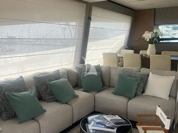 BREEZE Ferretti 720 - saloon BREEZE Ferretti 720 - saloon