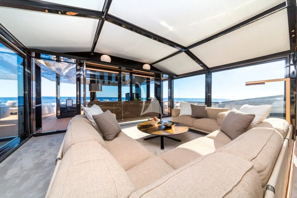 BOOM SHAKALAKA Arcadia A85 - main saloon lounge