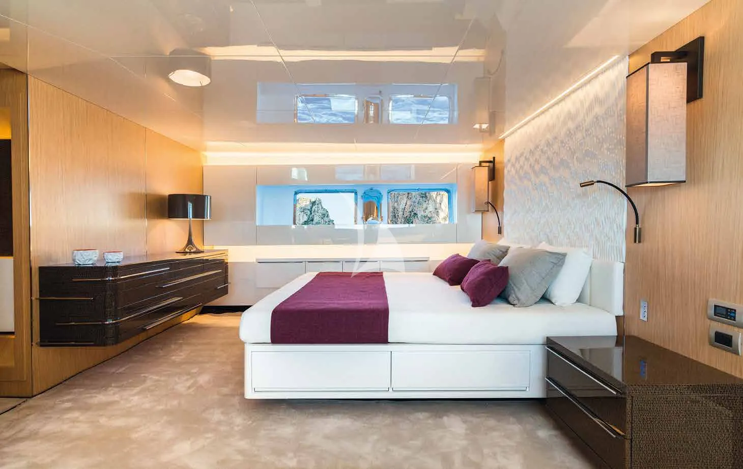 BOOM SHAKALAKA Arcadia A85 - master cabin bed