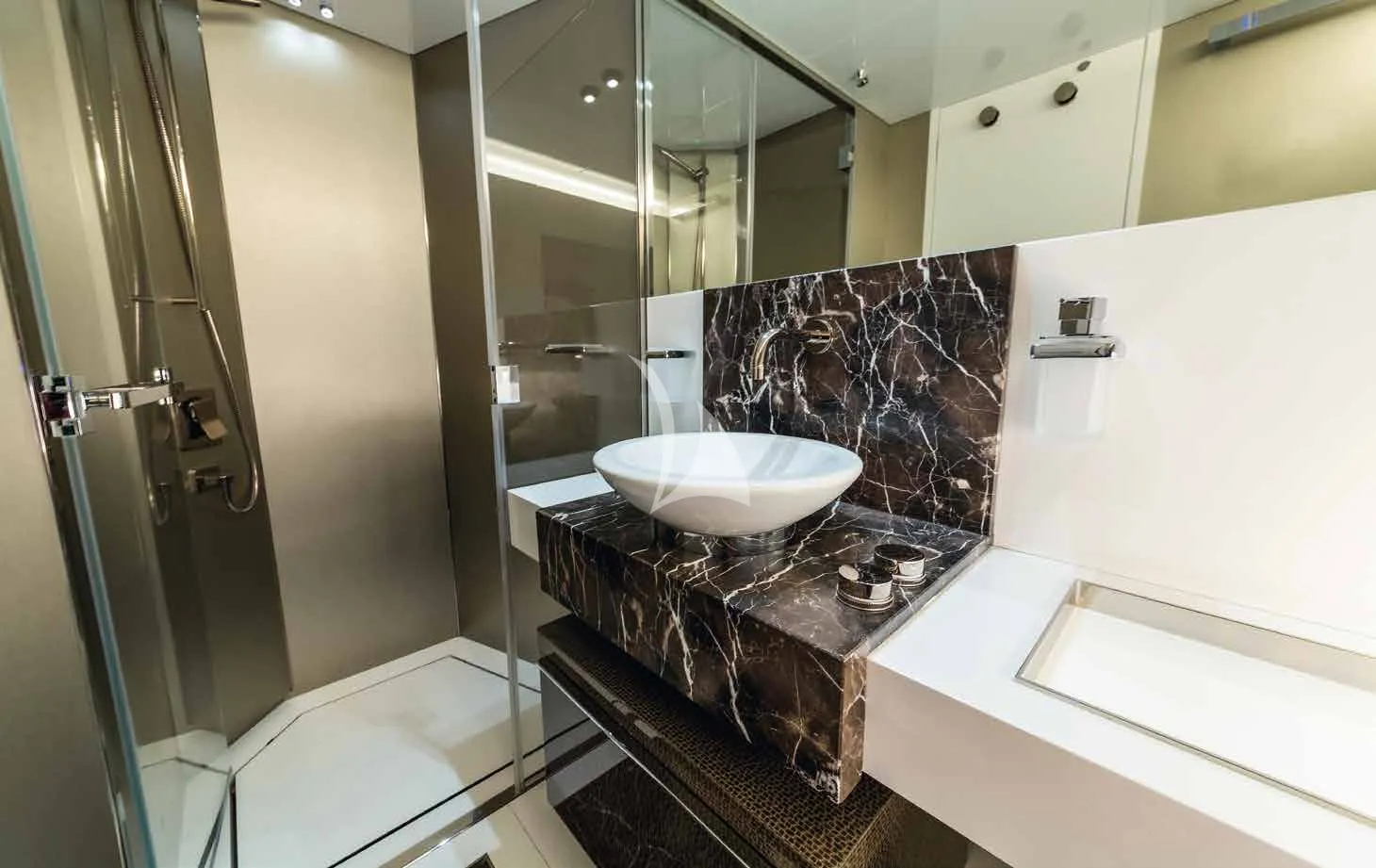 BOOM SHAKALAKA Arcadia A85 - master cabin shower