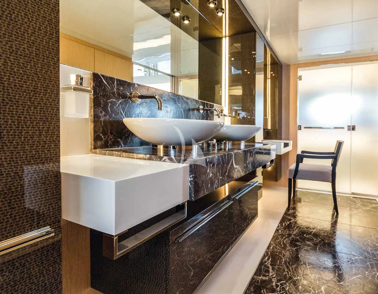 BOOM SHAKALAKA Arcadia A85 - master cabin bathroom