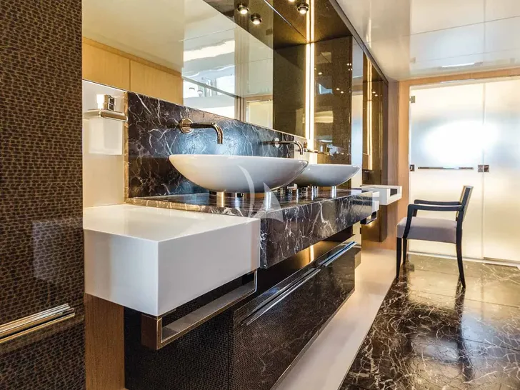 BOOM SHAKALAKA Arcadia A85 - master cabin bathroom BOOM SHAKALAKA Arcadia A85 - master cabin bathroom