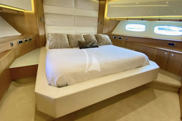 Charter Yacht BST SUNRISE - Sunseeker Predator 84 - 4 Cabins - St Tropez - Cannes - Nice - Antibes - French Riviera