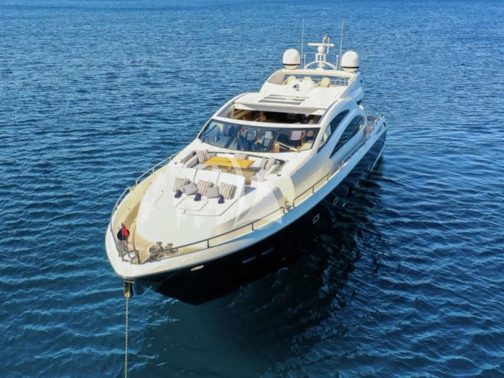 BST SUNRISE Sunseeker Predator 84 - bow view BST SUNRISE Sunseeker Predator 84 - bow view