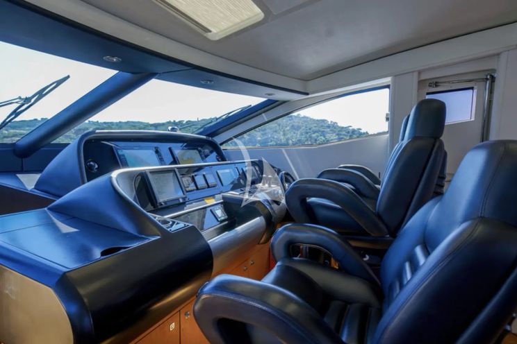 Charter Yacht BST SUNRISE - Sunseeker Predator 84 - 4 Cabins - St Tropez - Cannes - Nice - Antibes - French Riviera