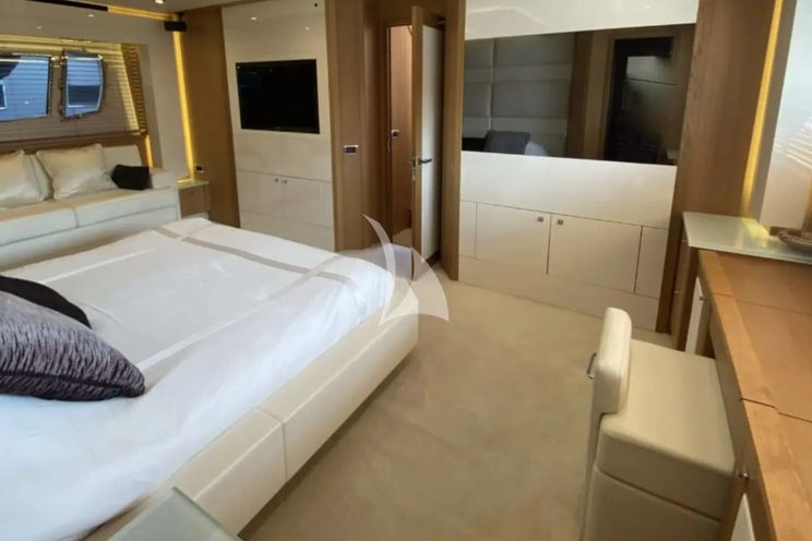 Charter Yacht BST SUNRISE - Sunseeker Predator 84 - 4 Cabins - St Tropez - Cannes - Nice - Antibes - French Riviera